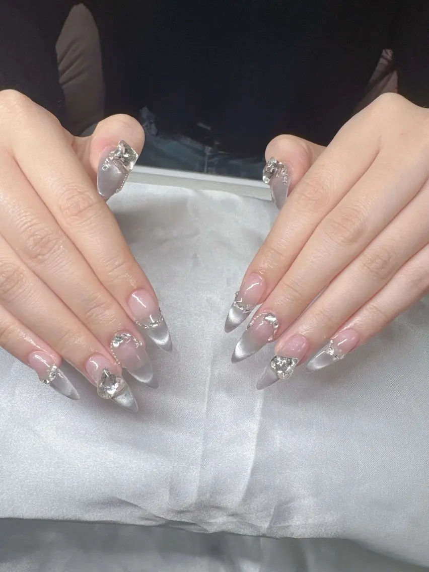 ネイル 長さ出し グラデーション 卒業式 キラキラネイル マグネットネイル Lee Nailsのネイルデザイン