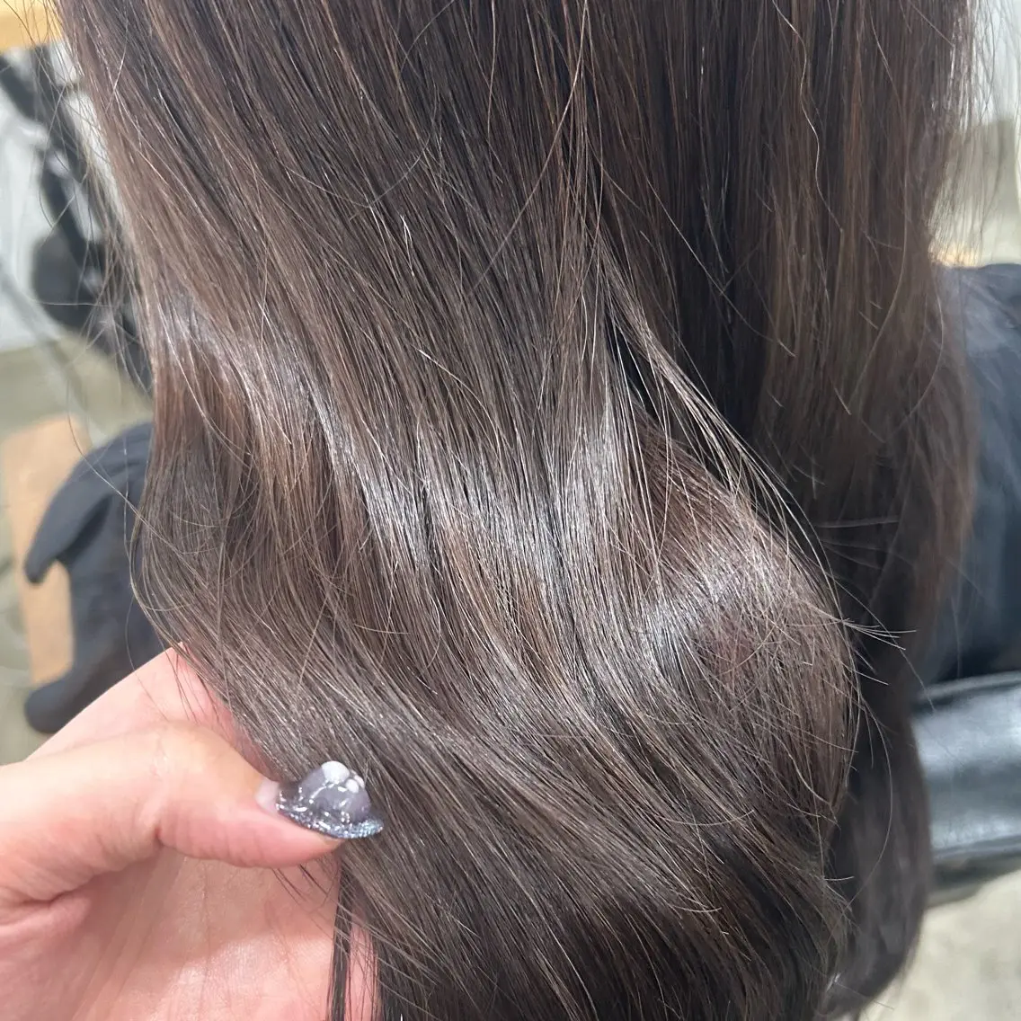 ロング カラー ブラウンカラー チョコレートブラウン あやめ🪽 オリーブ/ハイトーンのヘアスタイル