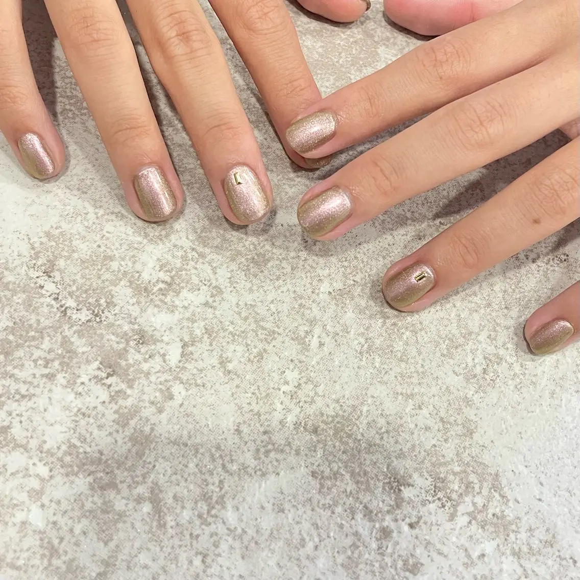 ネイル ブラウン ゴールド マグネットネイル ワンカラーネイル nailsalon amity🌿池田のネイルデザイン
