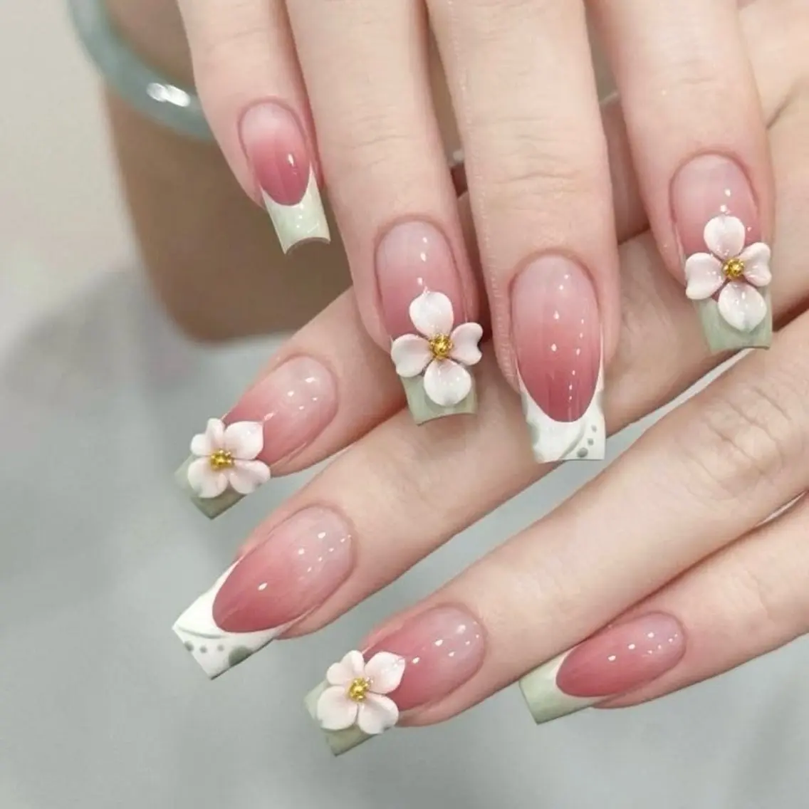ネイル チークネイル フラワーネイル フレンチネイル ジェルネイル グラデーション ハンドネイル Blingg NailStudioのネイルデザイン