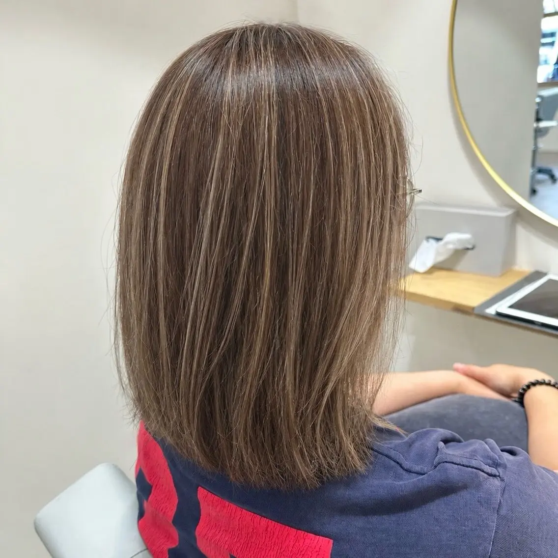 ミディアム カラー 近藤 優羽のヘアスタイル
