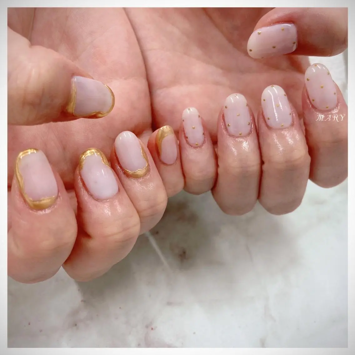 ネイル アートネイル ドット ゴールド ミラーネイル ニュアンスネイル ハンドネイル Mary nail .narumiのネイルデザイン