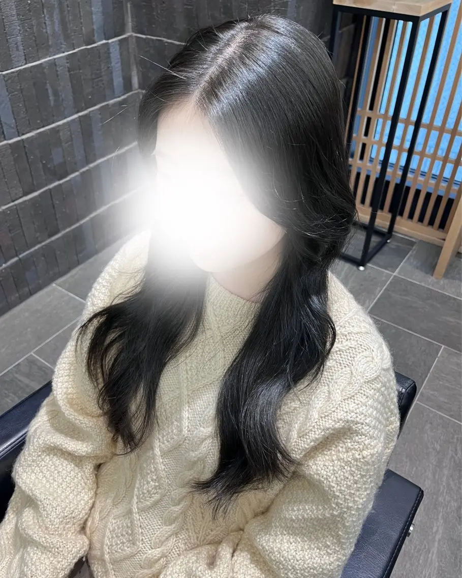 ロング カラー アッシュ オリーブアッシュ レイヤーカット カット ヘアカラー トリートメント 𝑺𝒂𝒌𝒊 🩶マンツーマン施術のヘアスタイル