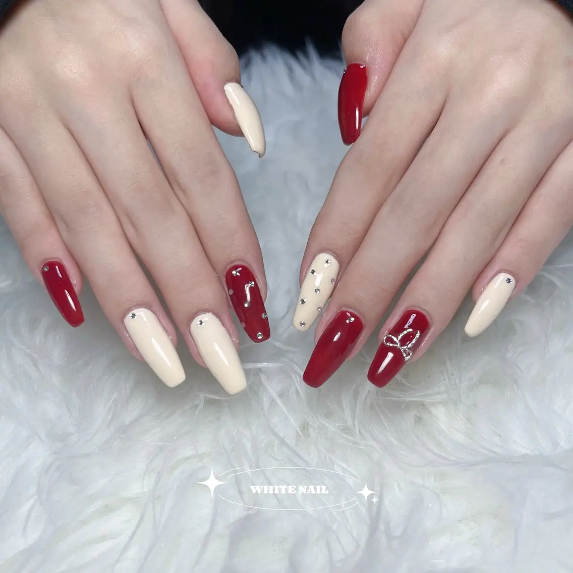 ロング ハンドケア WHITE nail 栄店のネイルデザイン