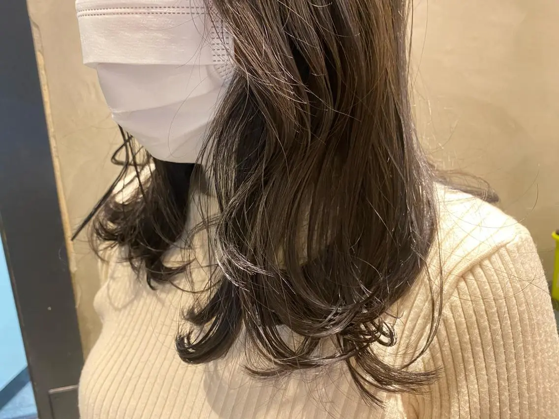 ミディアム カット ヘアカラー トリートメント 新宿/顔周りカット +レイヤー＝しずく♩のヘアスタイル