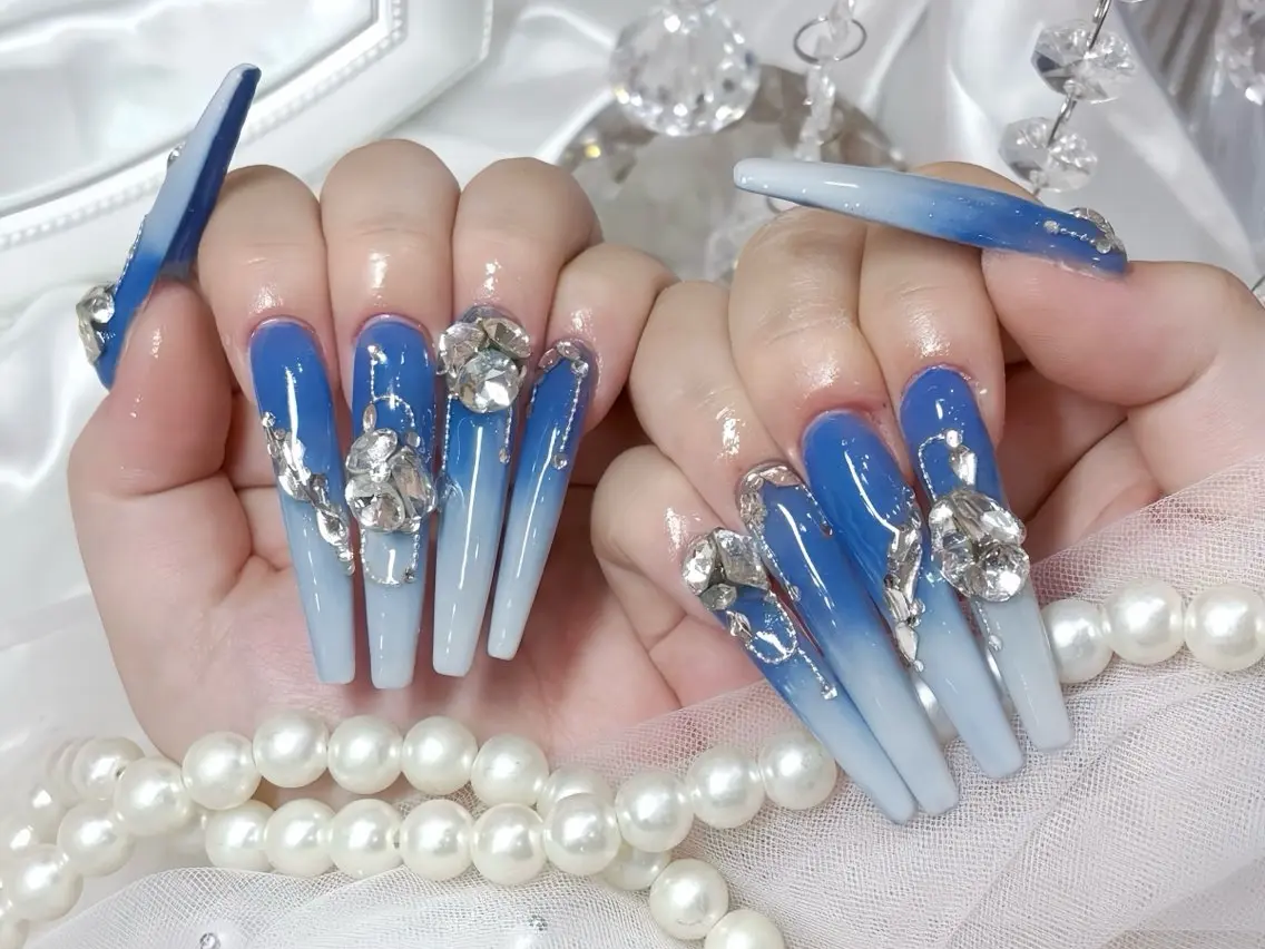 ネイル オーロラネイル ブルー フットネイル ジェルネイル 氷ネイル・うるうるネイル ハンドネイル Rin Nail 新大久保店のネイルデザイン
