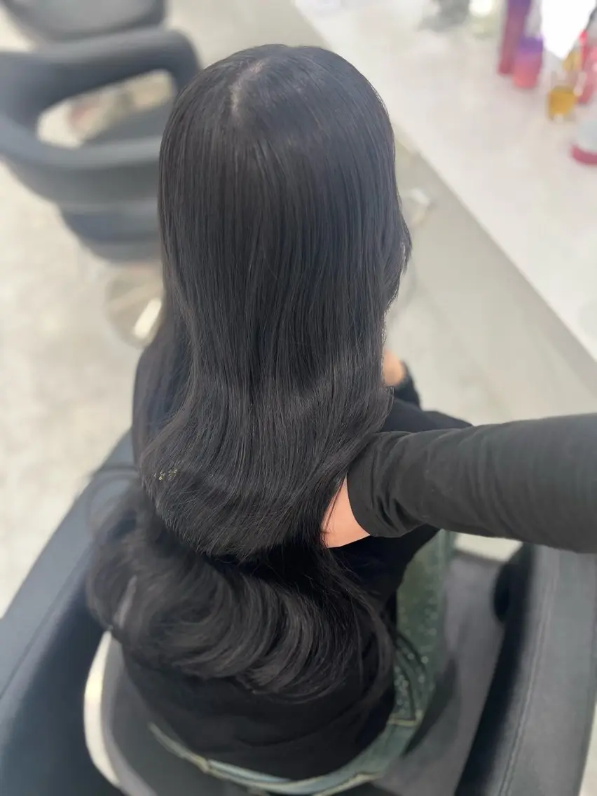 ロング カラー 黒髪 ブルーカラー ブルーブラック 髪質改善 トリートメント ブリーチなし特化 美容師💖SAE💖のヘアスタイル