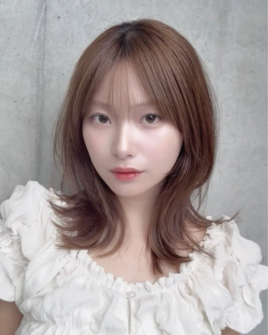 ミディアム カラー パーマ ヘアアレンジ ミディアムレイヤー 顔まわりレイヤー 顔周りカット 伸ばしかけ レイヤーカット カット ヘアカラー トリートメント 🌱透明感カラー🌱 レイヤー/コウスケのヘアスタイル