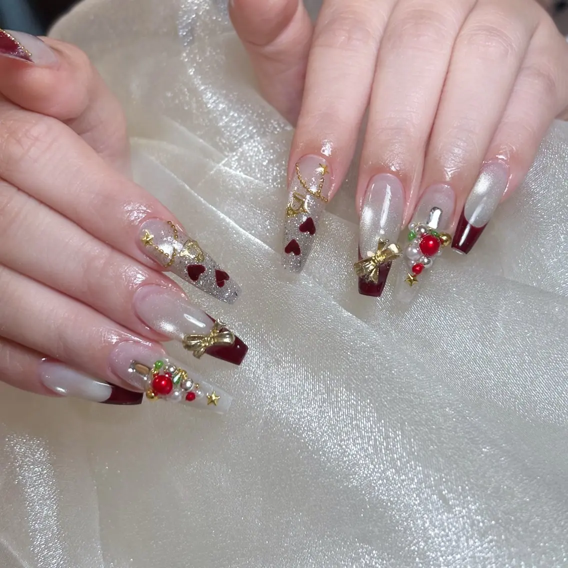 ネイル フレンチネイル ネイルチップ 冬ネイル クリスマス ネイル👑クイーンズ NailQueensのネイルデザイン