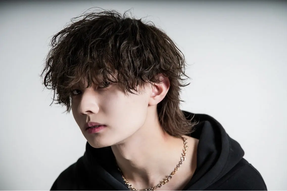 ミディアム パーマ メンズ メンズウルフカット ウルフカット ハイトーン/メンズマ ッシュ/KYOHEIのヘアスタイル