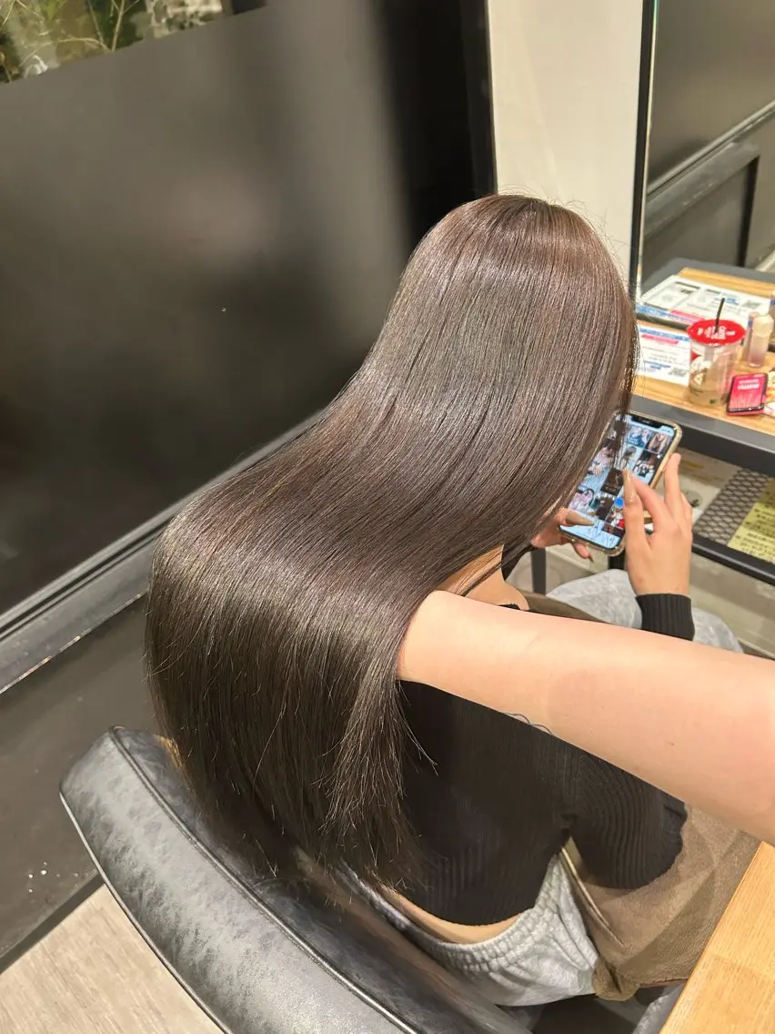 ロング カラー アッシュ アッシュブラウン ブラウンカラー ヘアカラー トリートメント cocotte 💟草間紫音💟のヘアスタイル