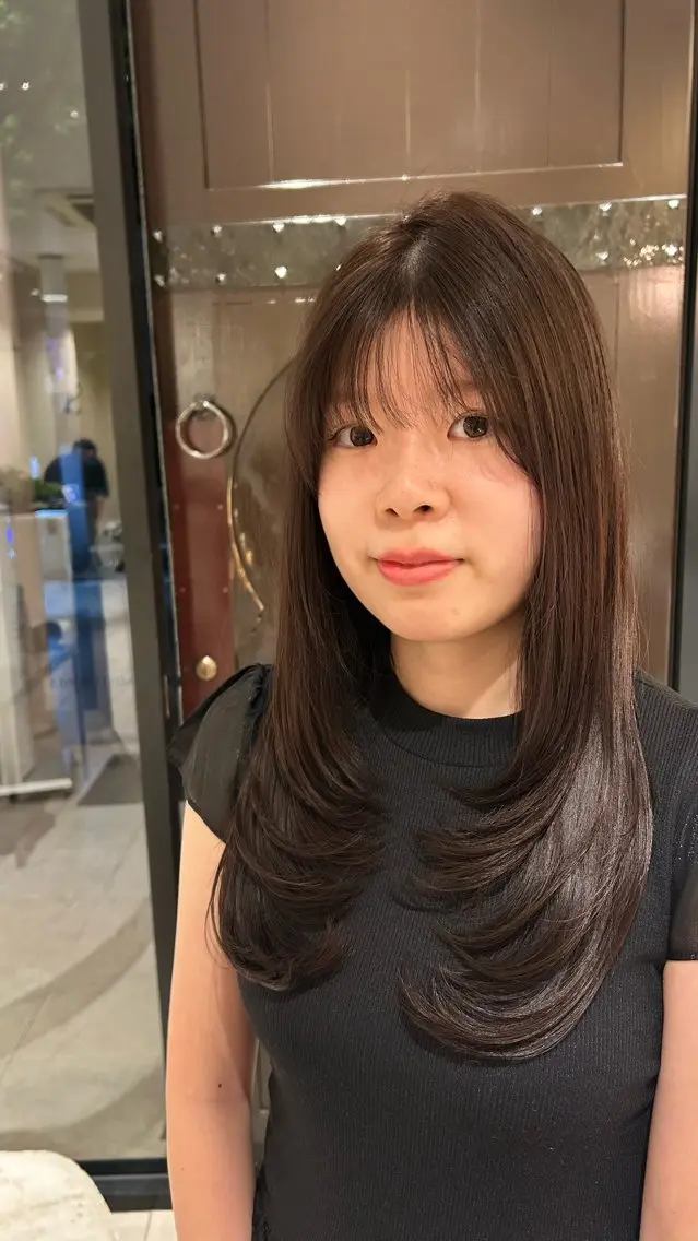 ロング カラー ブラウンカラー レイヤーカット カット ヘアカラー 位田 結実のヘアスタイル