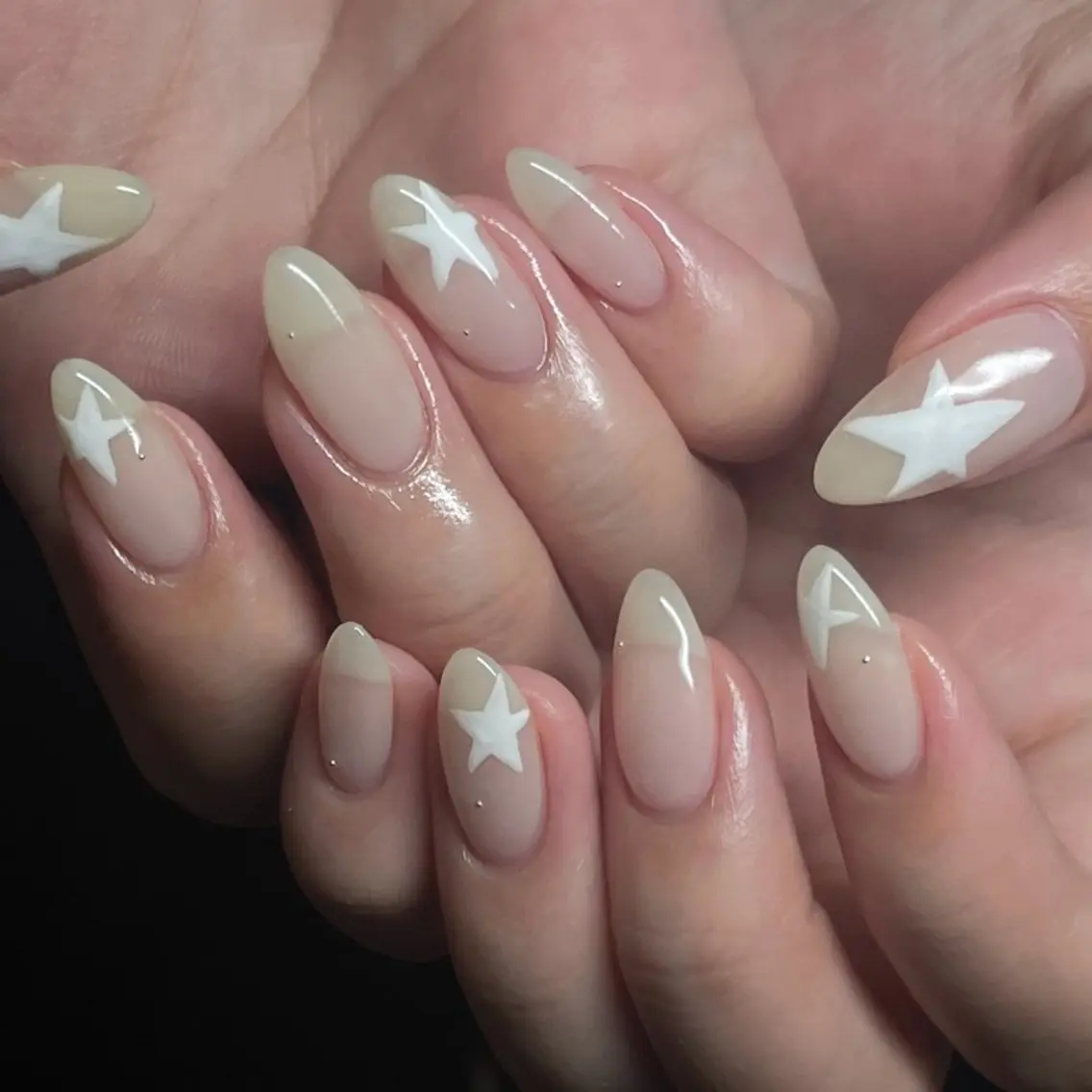 ネイル アートネイル シンプルネイル ホワイト 🦋hana / nail / AOのネイルデザイン