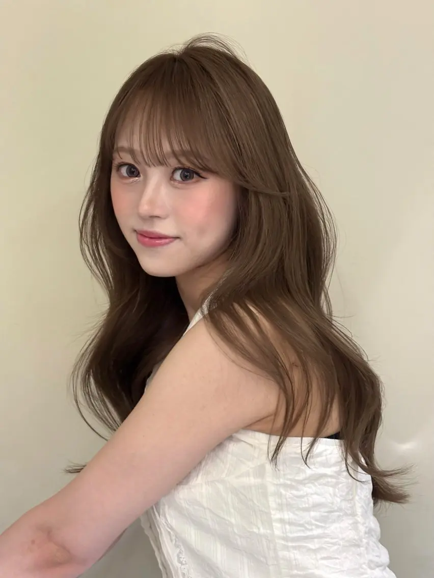 ロング カラー 透明感カラー アオイのヘアスタイル