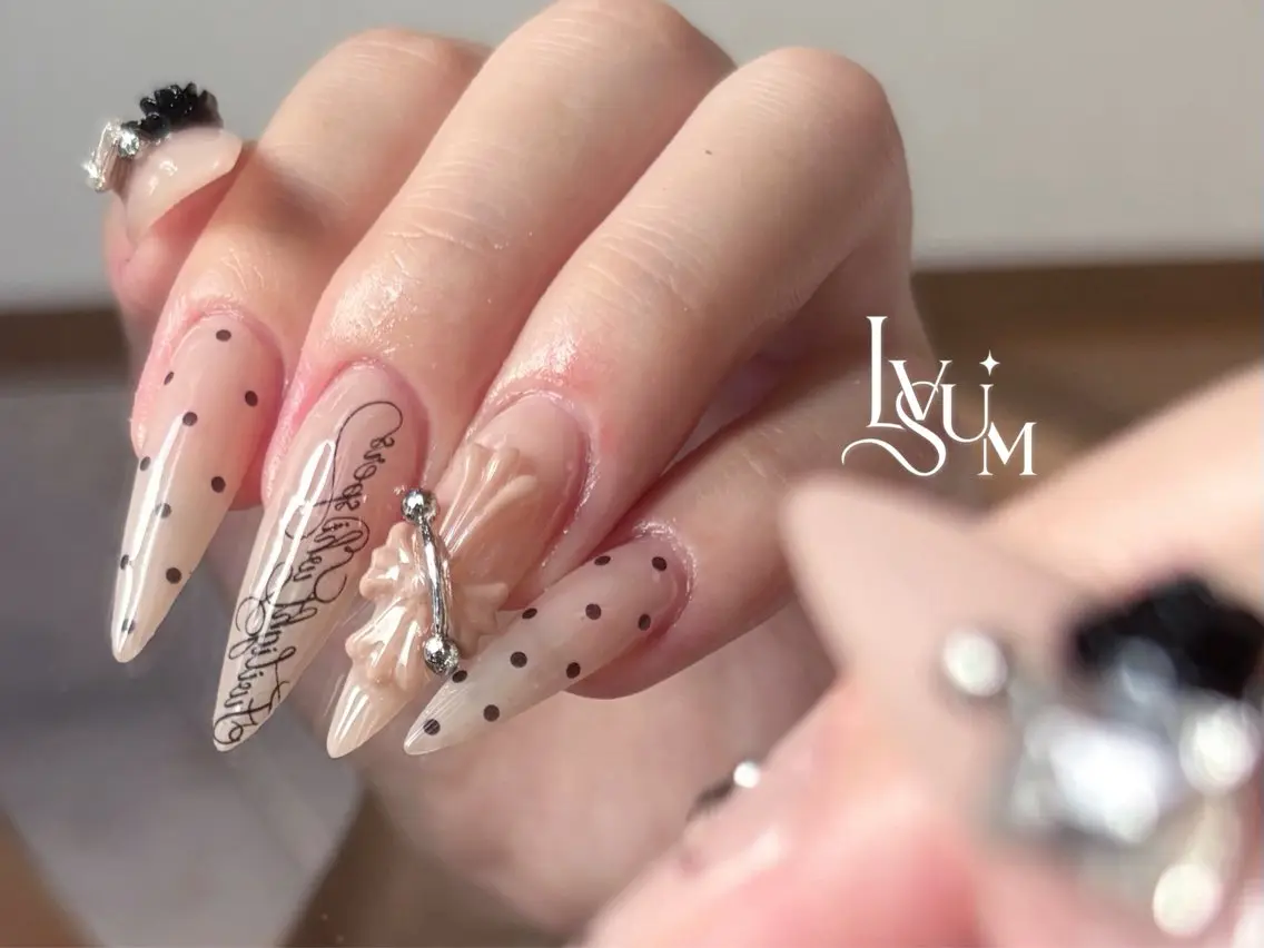 ネイル ドット ロングネイル ハンドネイル lvsum nailのネイルデザイン