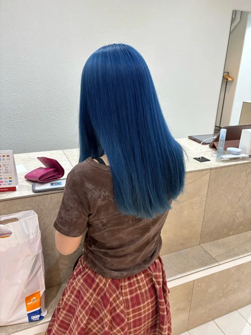 ロング カラー 黒髪 ブリーチ ブルーカラー ブルーブラック ケアブリーチ ブリーチ/ハイトーン ⚗️HARUKAのヘアスタイル