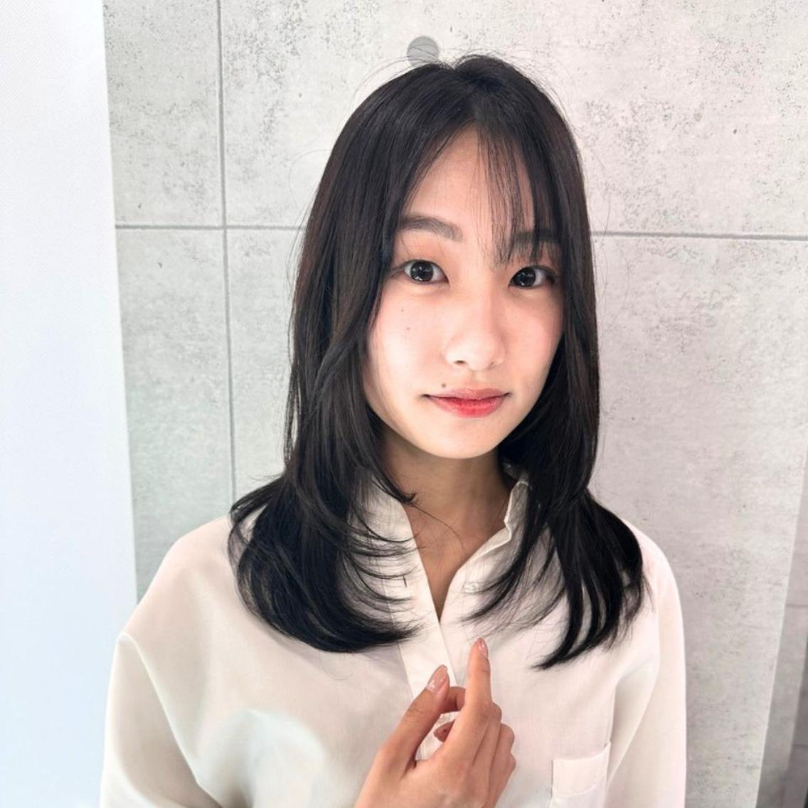 セミロング カラー 黒髪 シースルーバング 外ハネヘア ❇️安達 優心❇️ レイヤー/艶髪特化のヘアスタイル