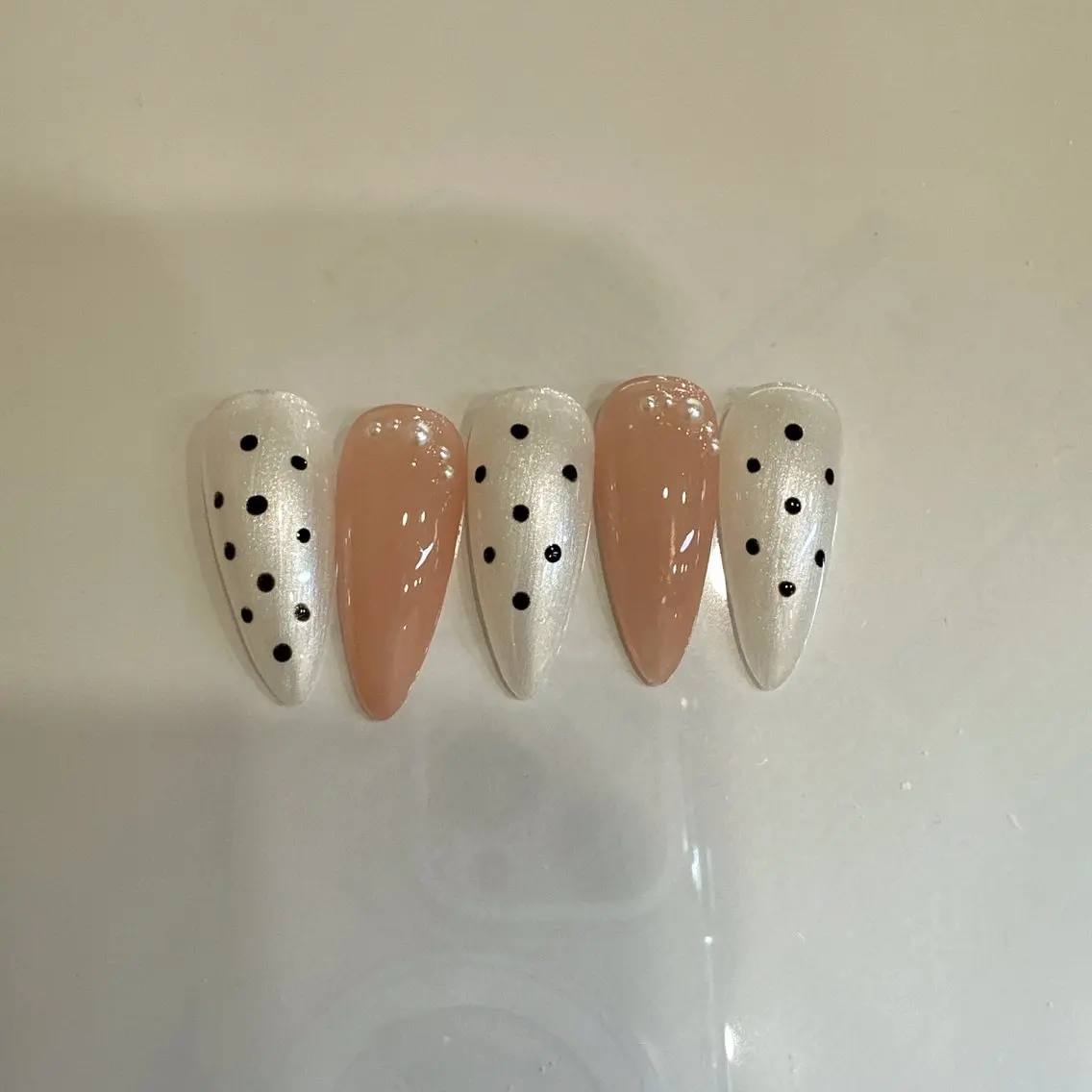 ネイル ドット ガーリー シンプルネイル SUI Nail Roomのネイルデザイン