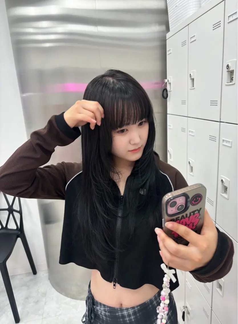 ロング カラー 抜け感レイヤー︴ ニュアンスカラーのヘアスタイル
