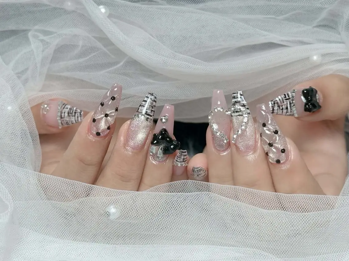 ネイル アートネイル 長さ出し ジェルネイル 韓国ネイル マグネットネイル ハンドネイル Cloudy Chan Nailのネイルデザイン