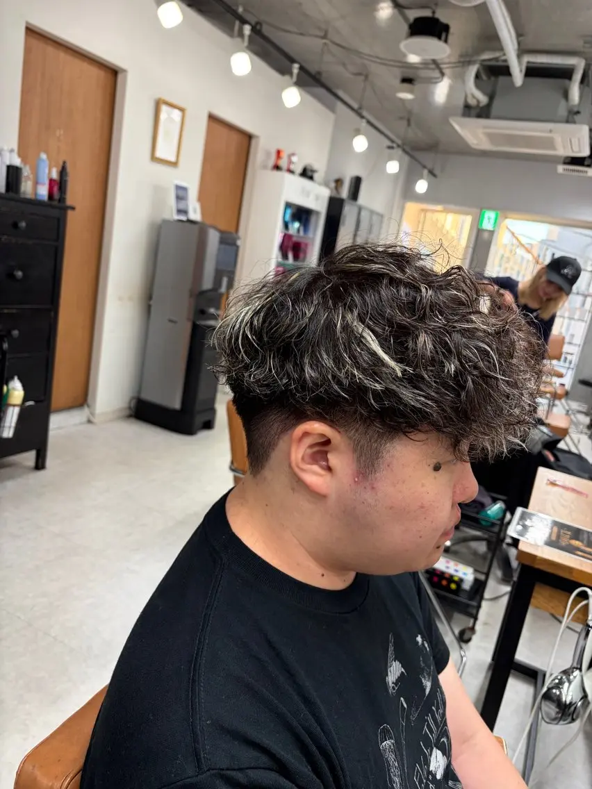 パーマ メンズ メンズハイライト スペインカール 海外風パーマ カラー特化園田　楓莉のヘアスタイル