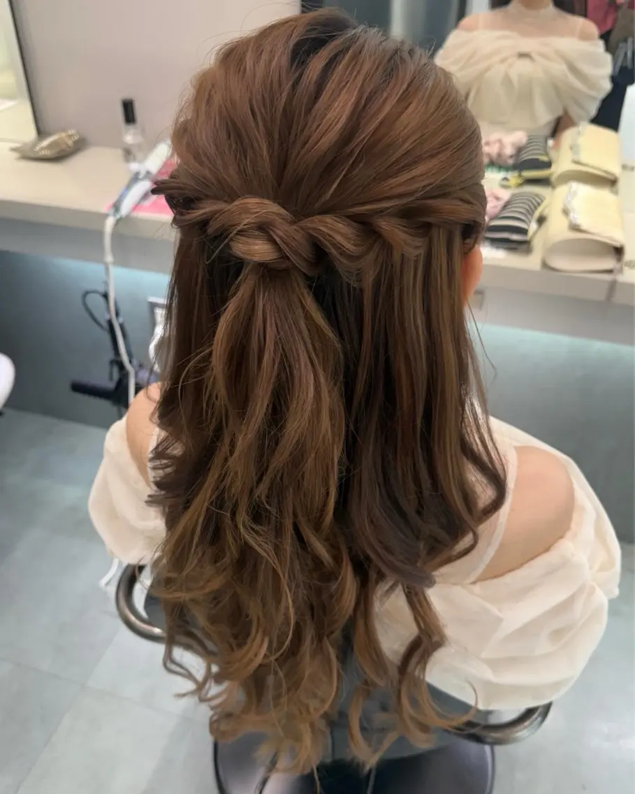 ヘアアレンジ 成人式 ハーフアップ 結婚式・ブライダル 卒業式のヘアスタイル ヘアセット もも/透明感/ 暖色カラー/韓国ヘアのヘアスタイル