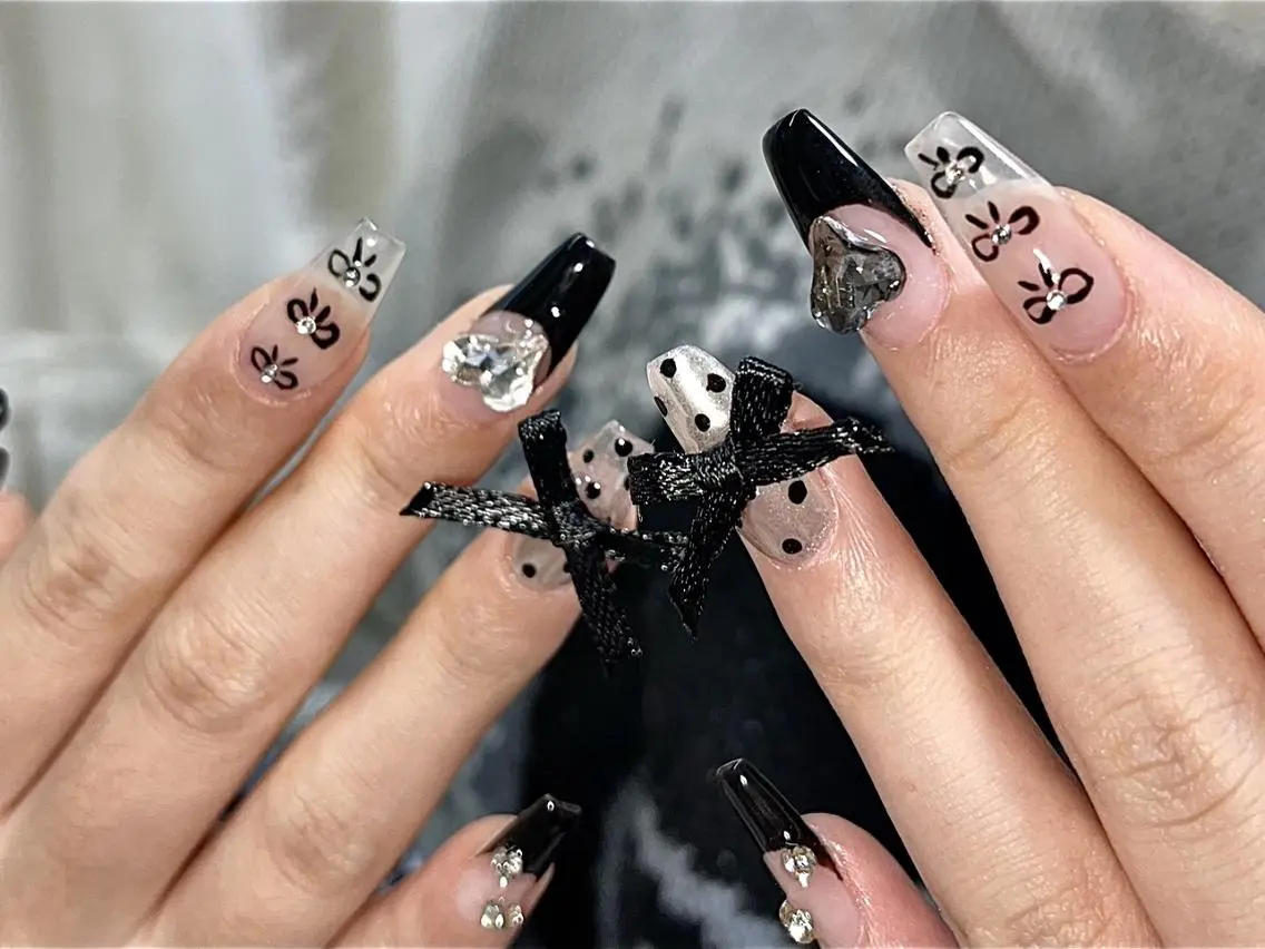 ネイル Rainrain💧 パーツ豊富、やり放題のネイルデザイン