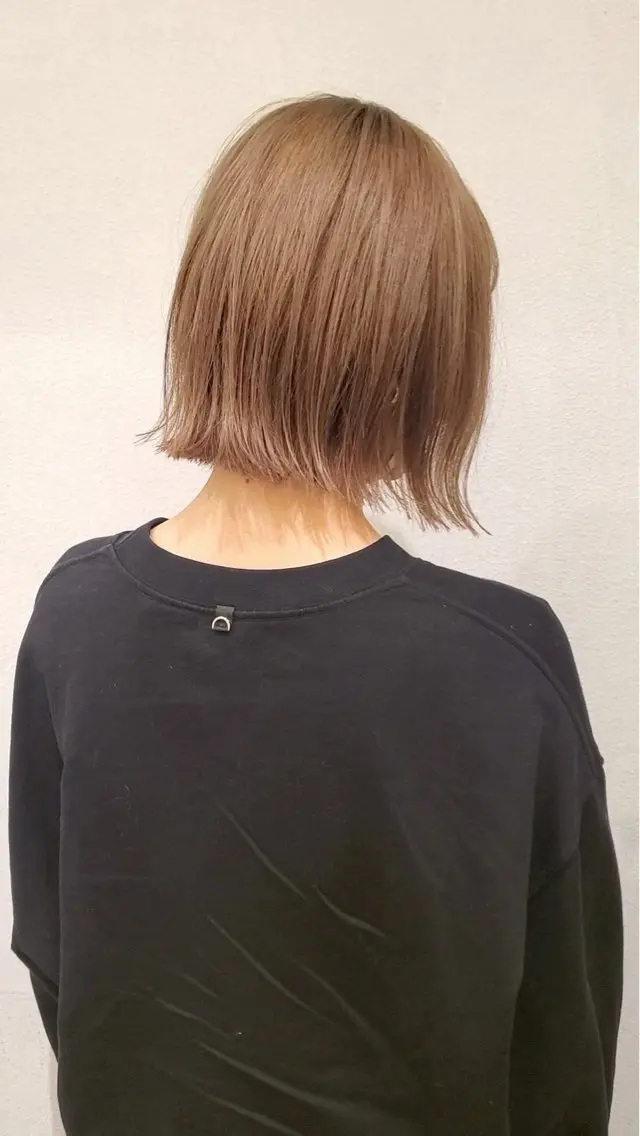 ミディアム カラー 森 彩夏のヘアスタイル