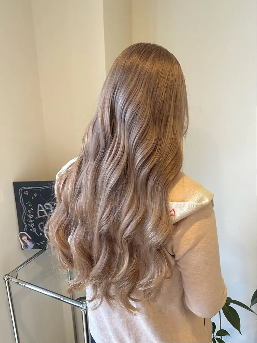 ロング カラー ヘアカラー Ludwig AIRIのヘアスタイル