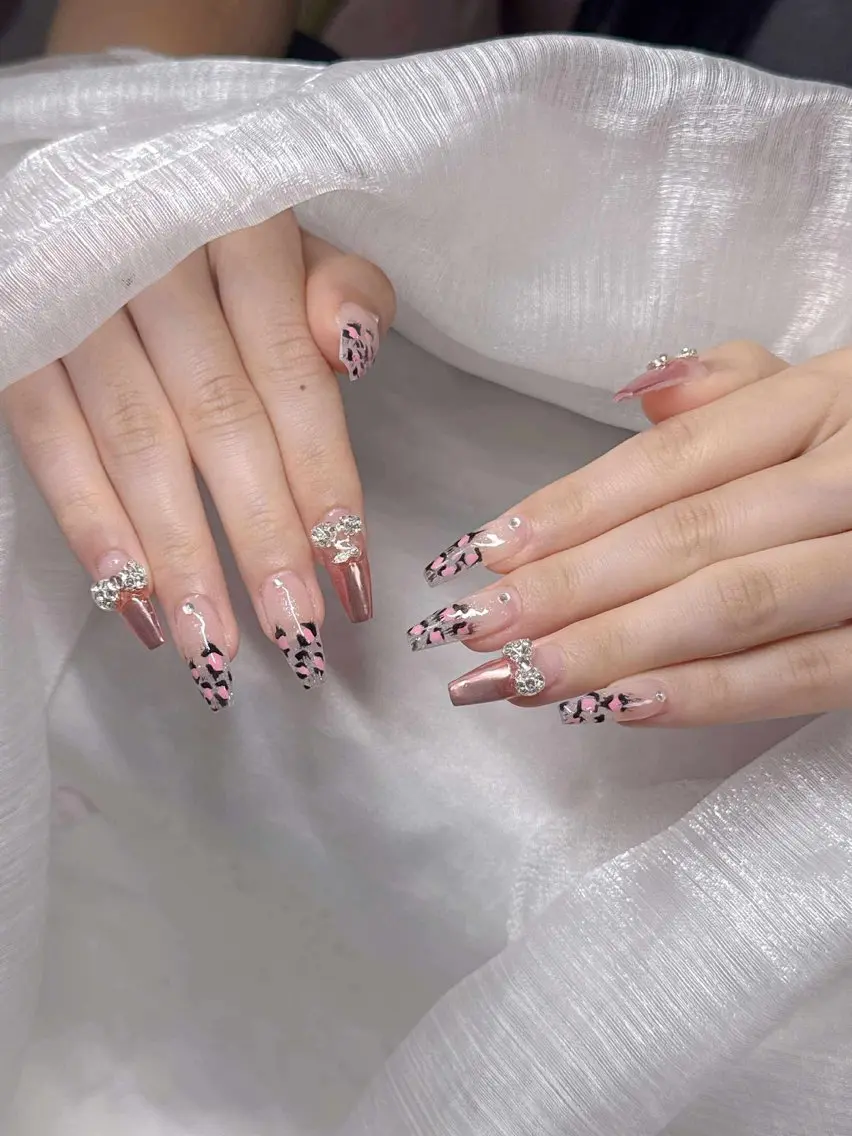 ネイル 長さ出し グラデーション 卒業式 キラキラネイル マグネットネイル ハンドネイル Lee Nailsのネイルデザイン