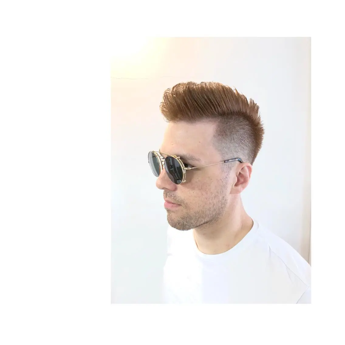 カラー メンズ 小泉 亮人のヘアスタイル