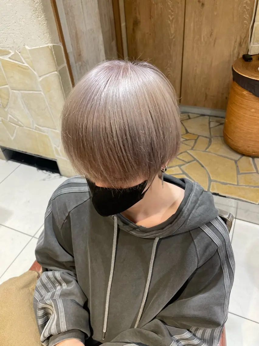 ショート カラー リベルテ新宿 顔周りレイヤー/艶髪のヘアスタイル