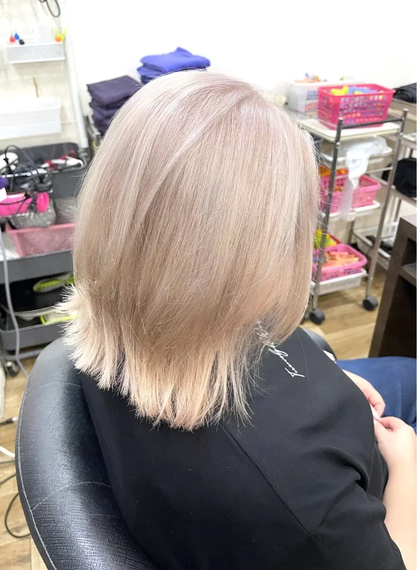ミディアム カラー ブロンド ANDIAMO SAKAE🍁楓のヘアスタイル