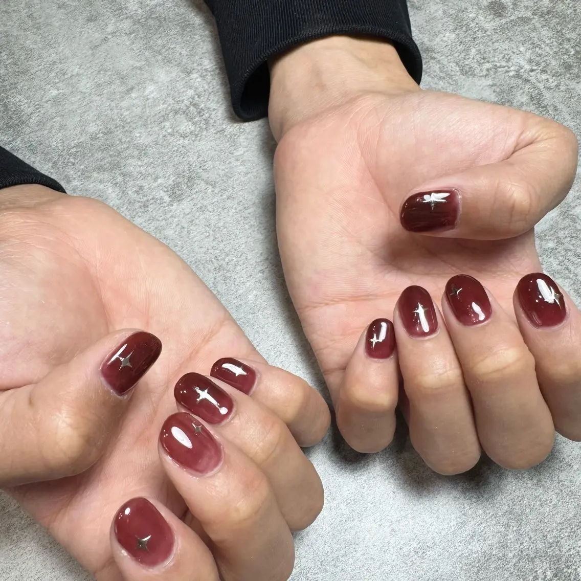 ネイル キラキラネイル メンズネイル 赤色 MATATABI. kumiのネイルデザイン