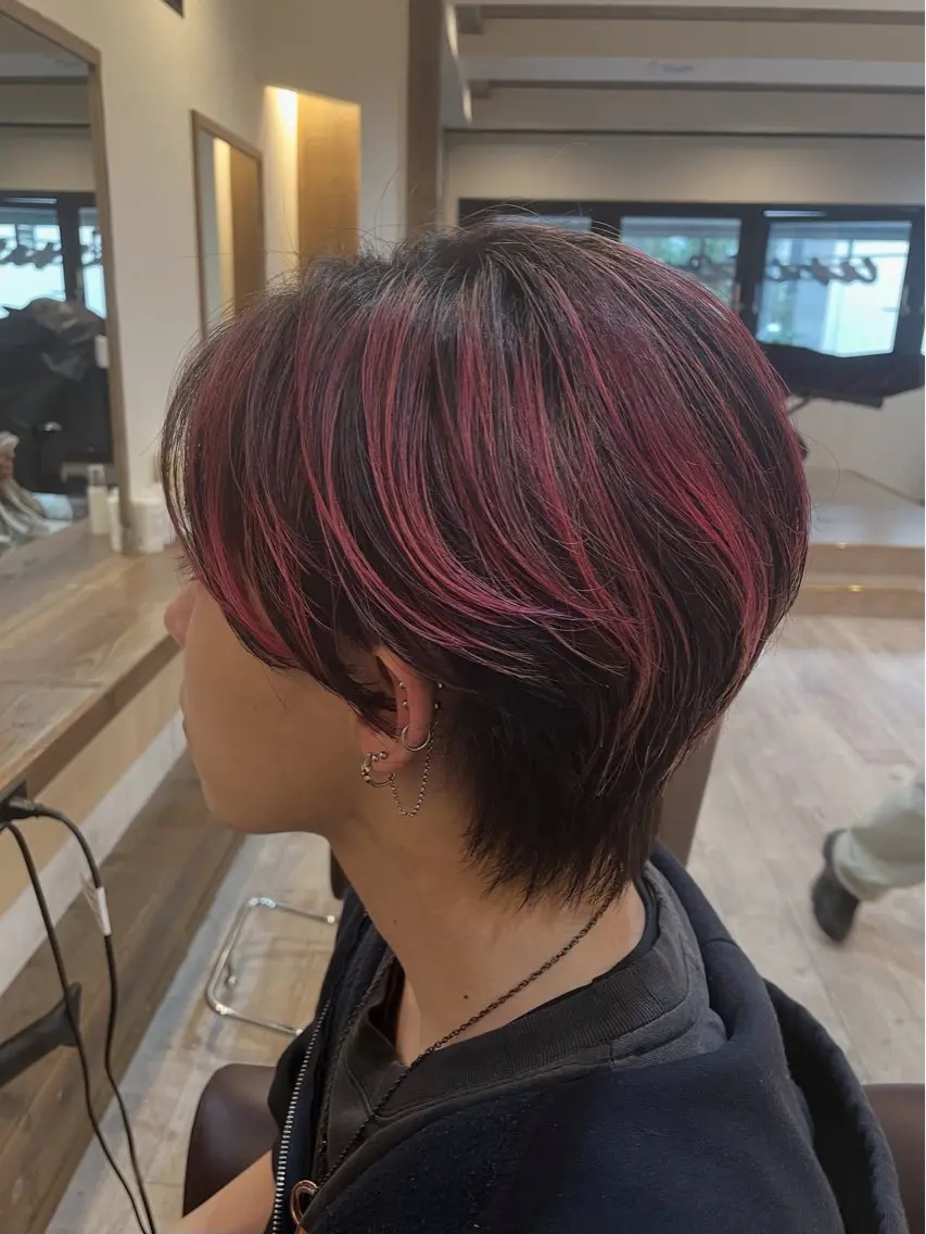ショート カラー メンズ メンズハイライト メンズメッシュ ハイライトカラー メッシュ ハイライト ヘアカラー トリートメント ニュアンスカラー🫧 加納のヘアスタイル