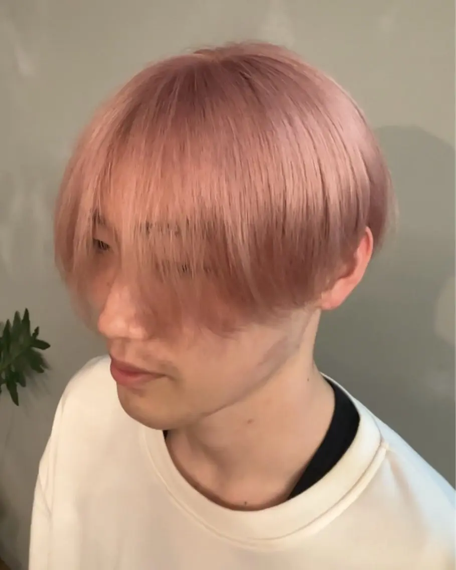 カラー メンズ メンズブリーチ ベージュカラー ブリーチ 透明感カラー ピンクカラー ヘアカラー ヘッドスパ 鈴木　楓太/眉毛 メンズワンカラー⭐️のヘアスタイル