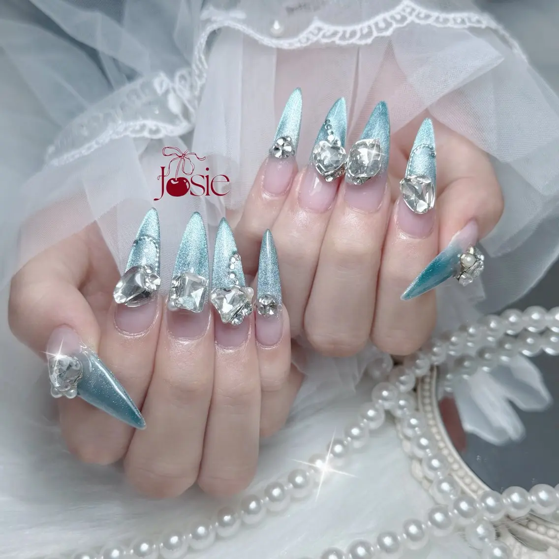 ネイル キラキラネイル 韓国ネイル ロングネイル ワンホンネイル ハンドネイル Josie nail salonのネイルデザイン