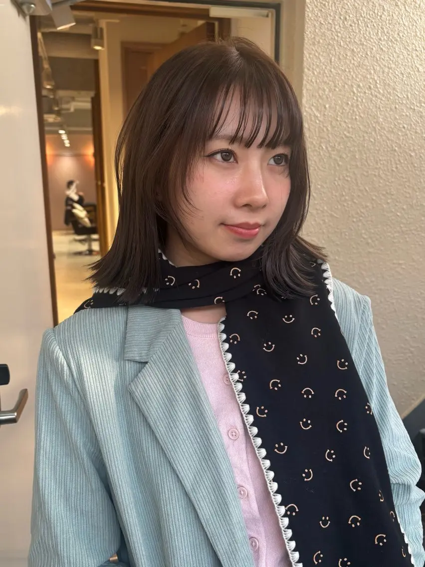 ミディアム カラー ミディアムパーマ アッシュ ベージュカラー 透明感カラー グレージュ カット ヘアカラー トリートメント ヘッドスパ mei｜顔まわり ×透明感カラーのヘアスタイル