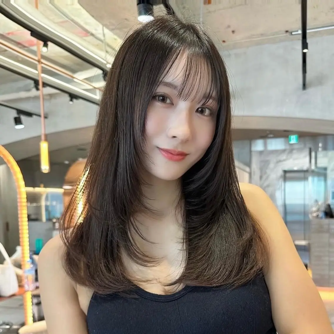 セミロング 顔まわりレイヤー レイヤーカット 縮毛矯正/艶髪/ 透明感カラー/たくまのヘアスタイル