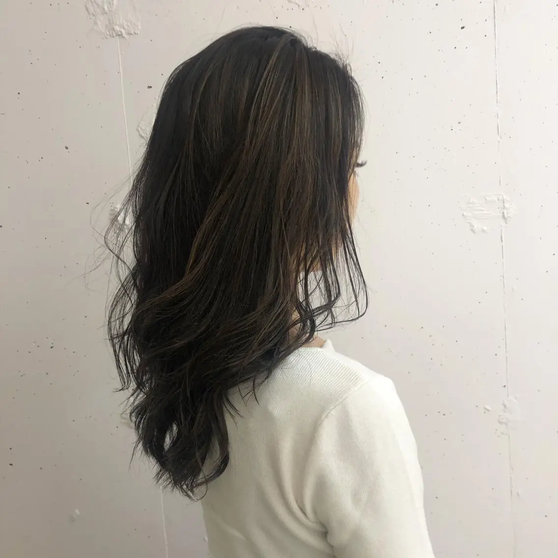 セミロング 顔周りの垢抜けヘア 立山あいりのヘアスタイル