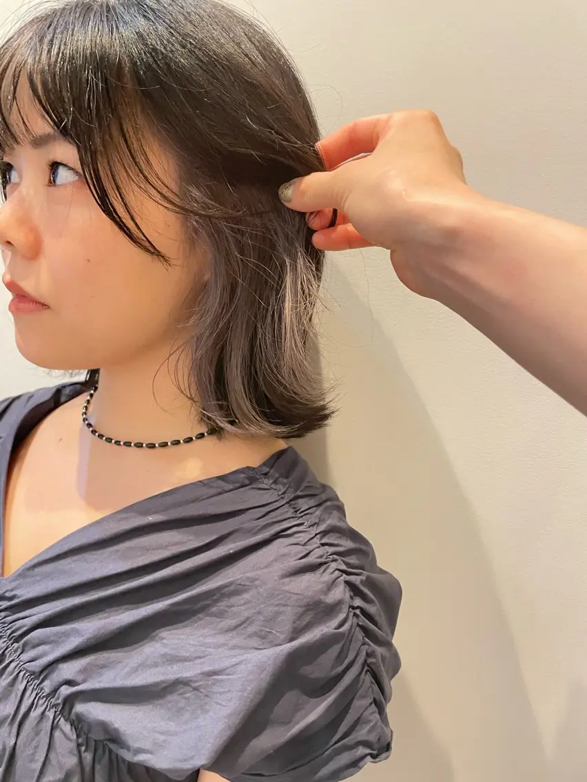 ミディアム カラー ブリーチ ブロンド インナーカラー カット ヘアカラー 久保田 千尋のヘアスタイル