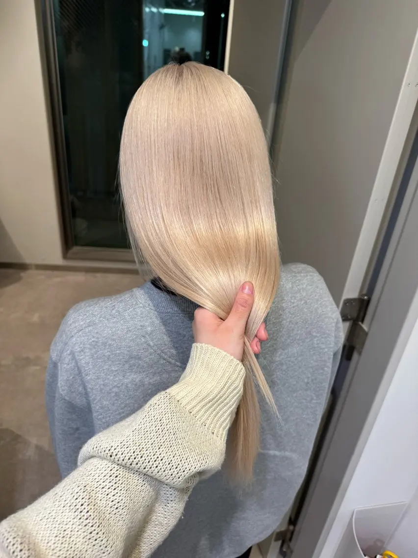 ロング カラー ブロンド ホワイトブロンド トリートメント ヘアカラー ハイトーン/ピンク カラー/めい🎀のヘアスタイル