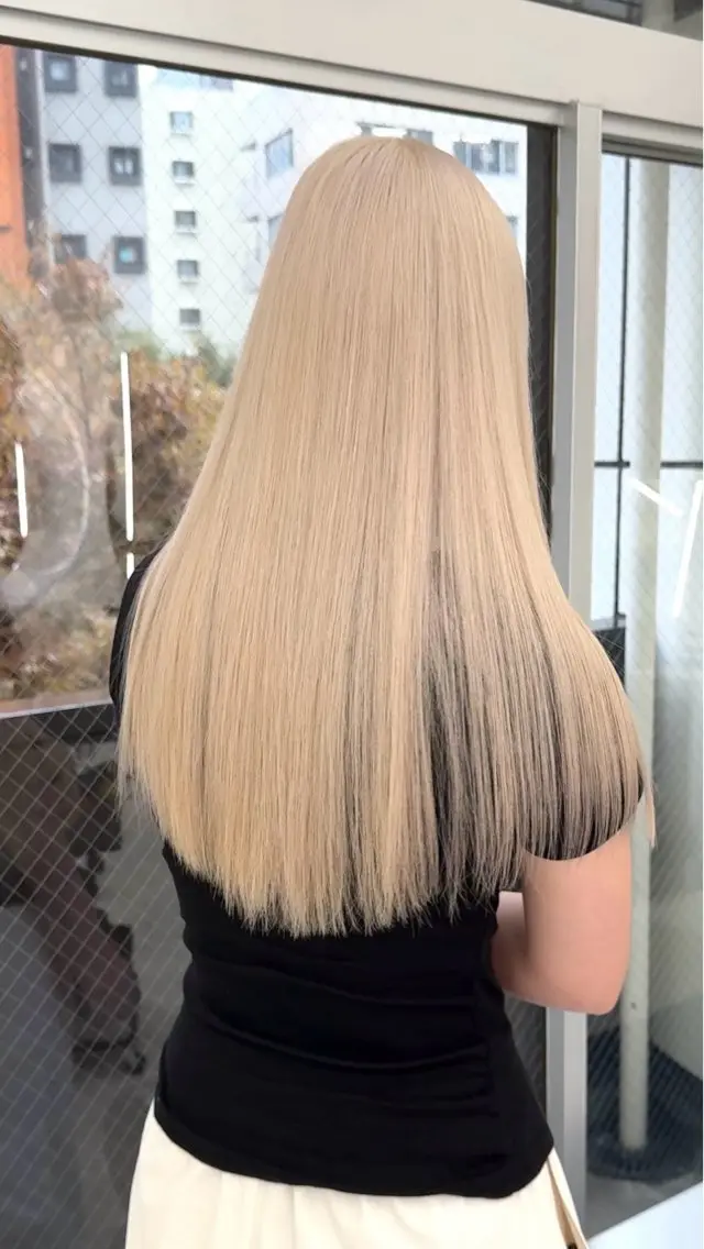 ロング カラー ベージュカラー ブリーチ ケアブリーチ 透明感カラー デザインカラー カット ヘアカラー トリートメント 似合わせカット/ ハイトーン/aoiのヘアスタイル