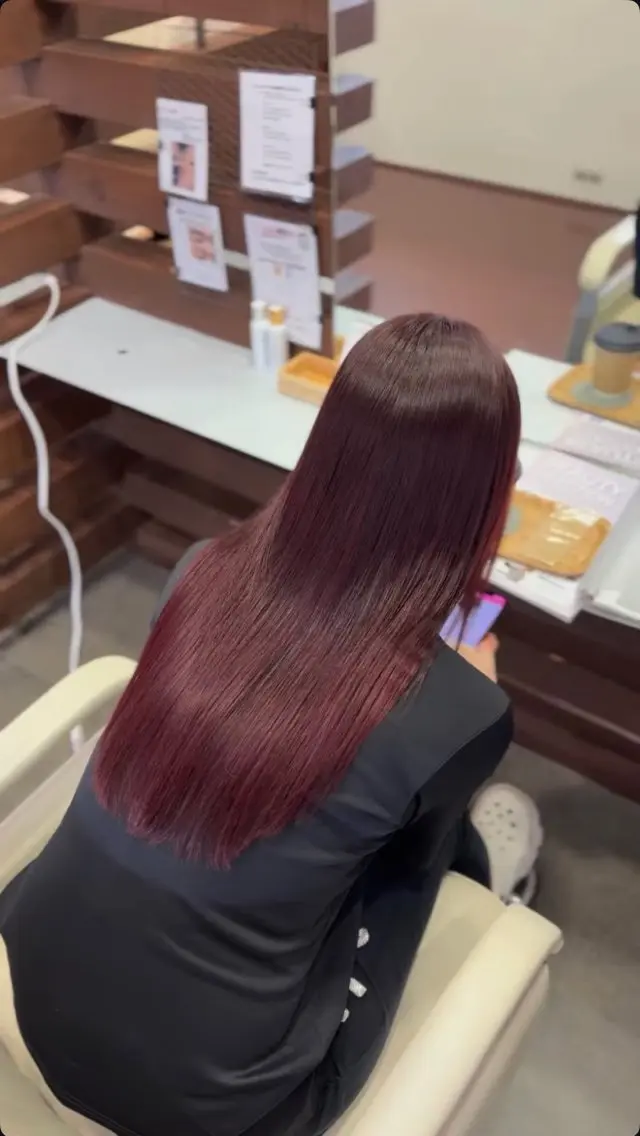 ロング カラー ヘアカラー トリートメント 岡田 望夢のヘアスタイル