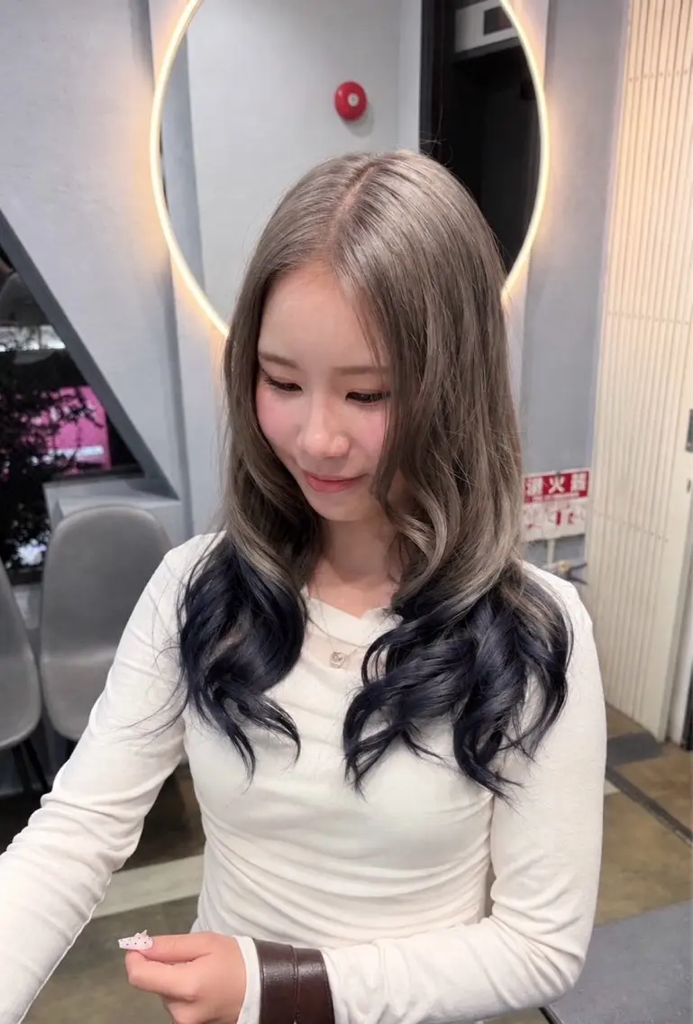 カラー 寒色ハイトーン GiseL AIRIのヘアスタイル