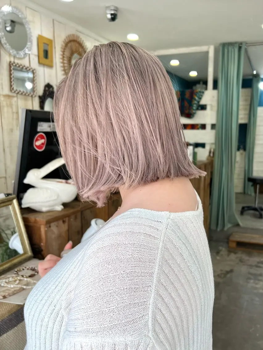 ミディアム 鷺谷 玲奈のヘアスタイル