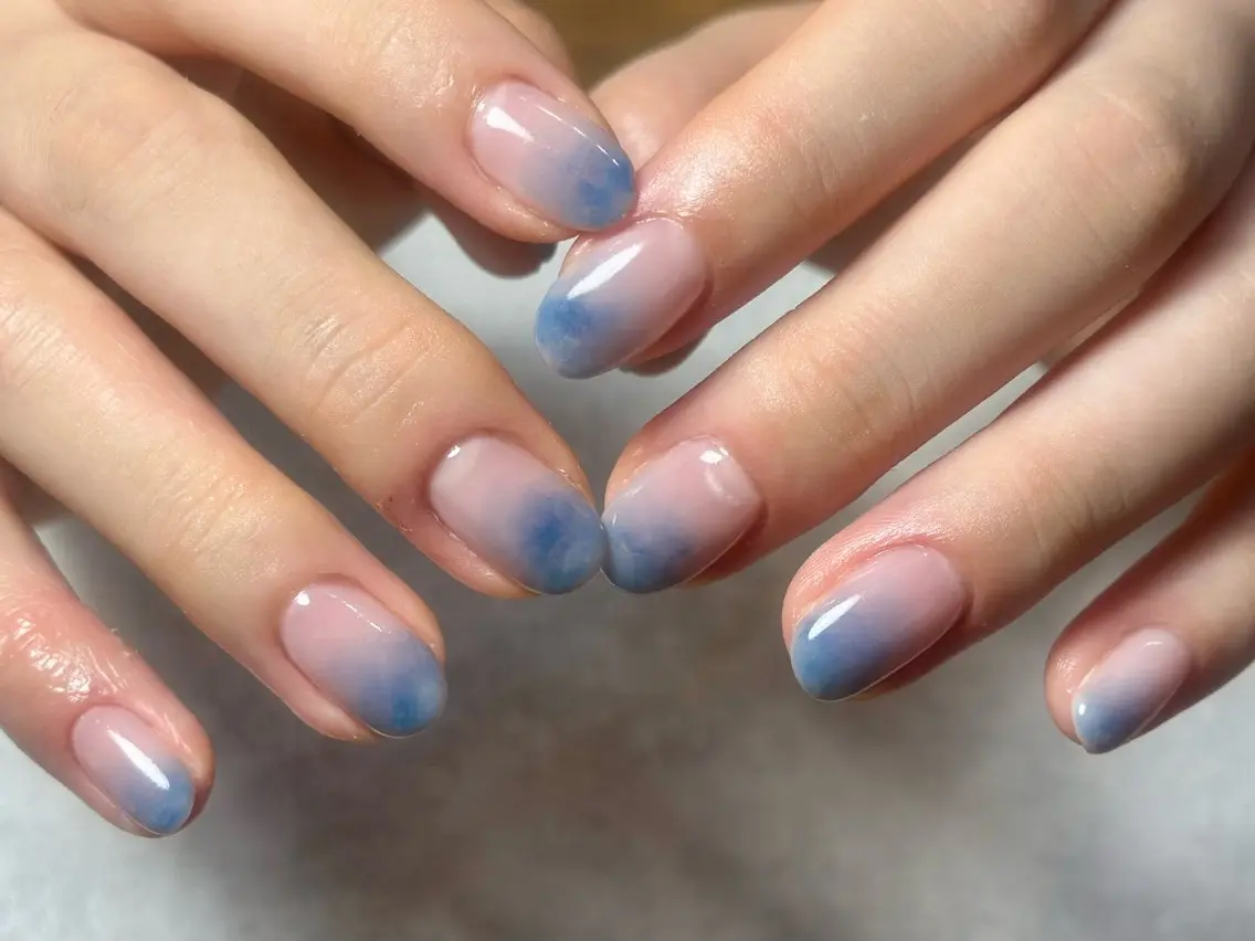 ネイル ブルー グラデーション ニュアンスネイル ハンドネイル mana nailのネイルデザイン