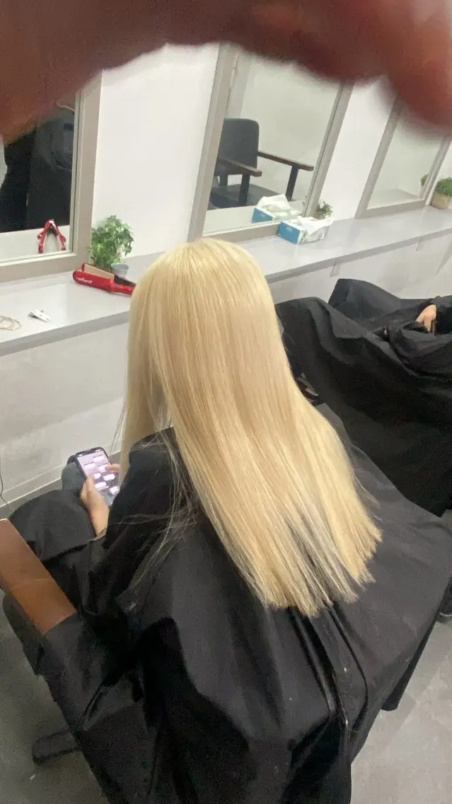 ロング 🇰🇷ハイトーン× 韓国レイヤー레이어드のヘアスタイル