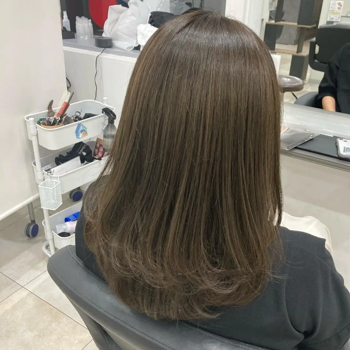 ロング カラー ブリーチ 透明感カラー グレージュ ブリーチなしカラー オリーブグレージュ ヘアカラー トリートメント ピンクカラー🎀 米津 美佑のヘアスタイル