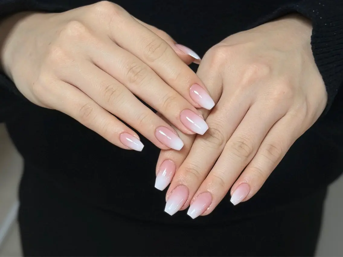 ネイル アートネイル オーロラネイル チークネイル フレンチネイル ガラスフレンチ 🎀YooLi Nail salonのネイルデザイン